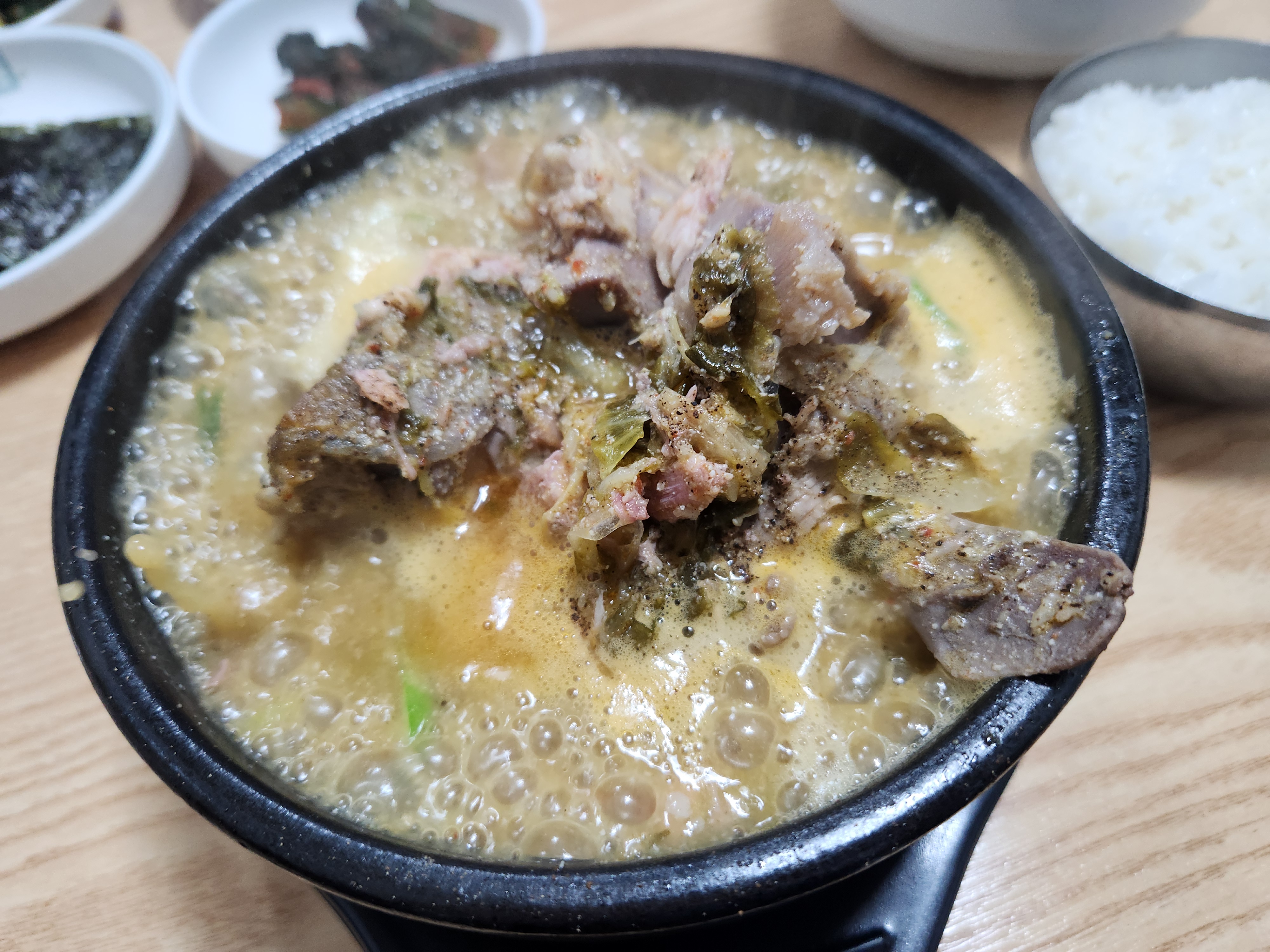  여수 맛집, 아침식사 가능한 '유정 해장국'