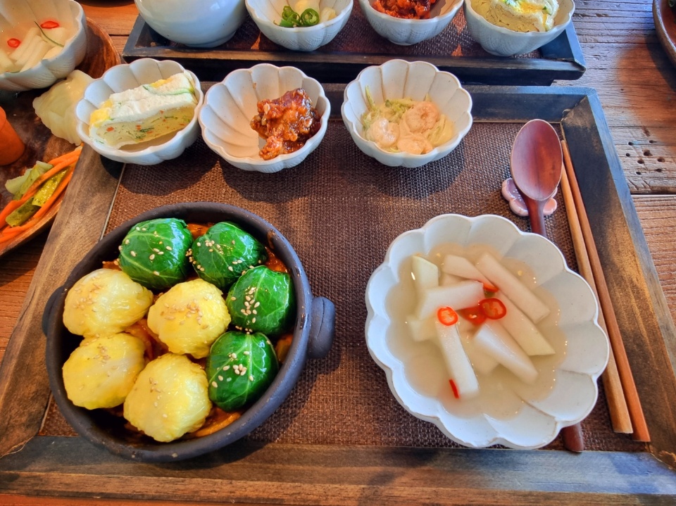 인천 영종도맛집 갈만한곳: 차분한 오션뷰 한식당 '바다앞테이블'