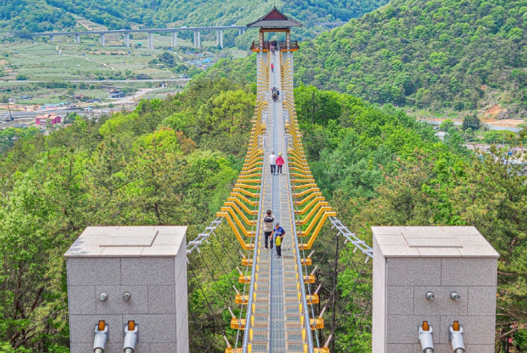 봉명산 출렁다리