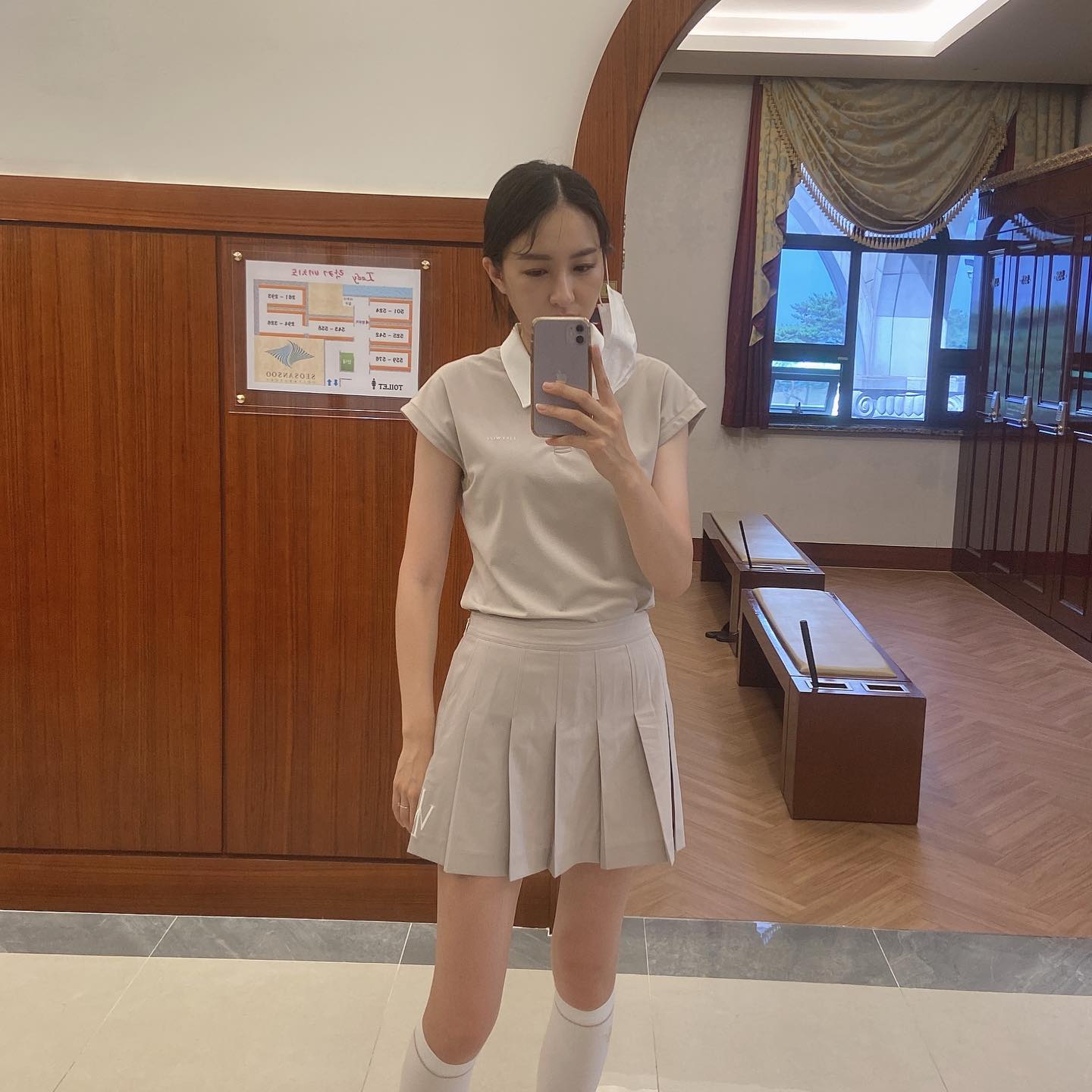  장유례 아나운서