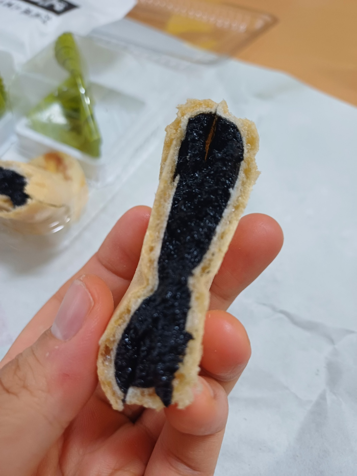 와타나베_제과점_검은깨_모나카_단면