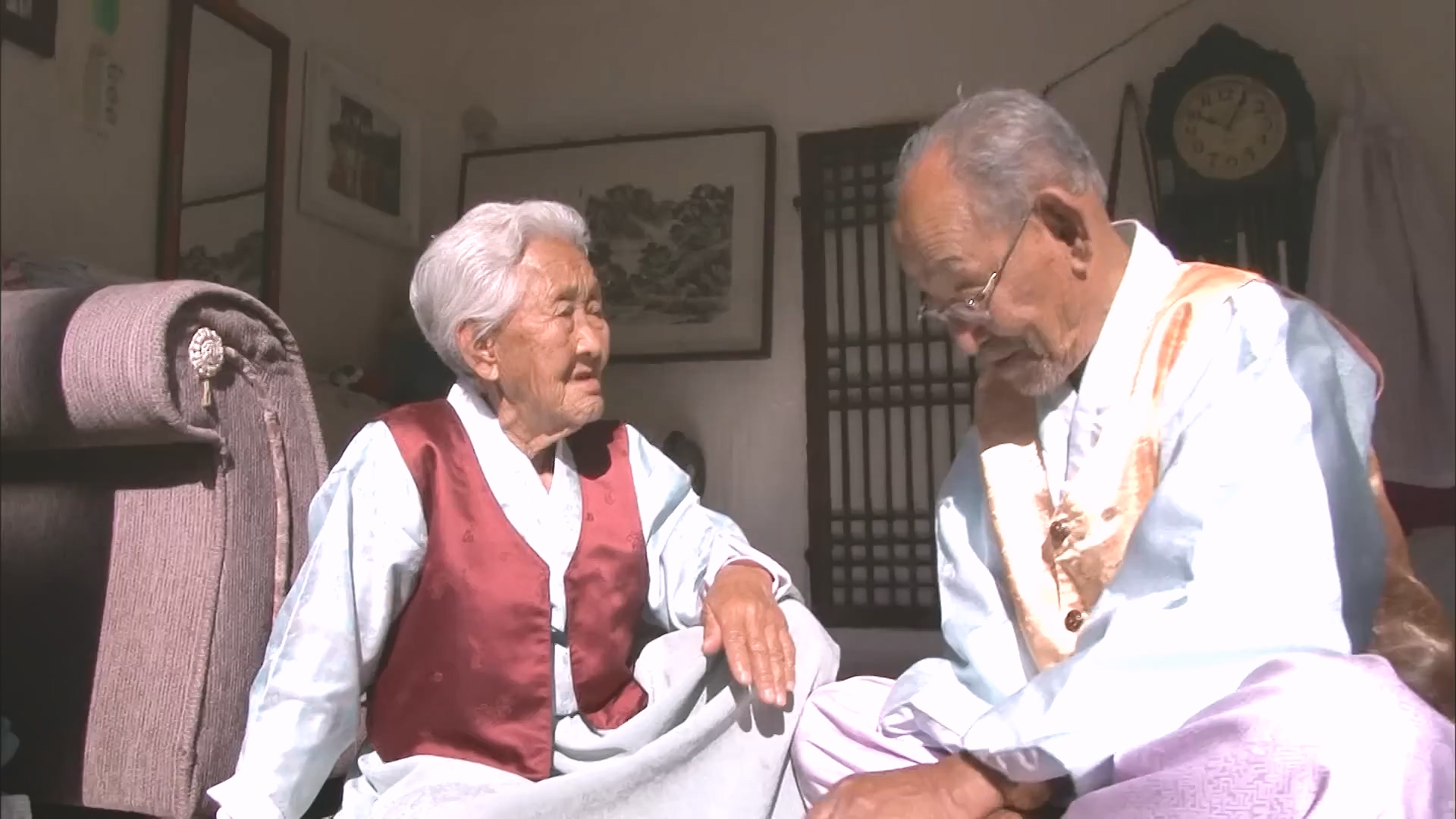 [인간극장 다시보기] 다시 태어나도 서로밖에 없다 하시는 백발의 황혼 부부, 따뜻하고 싱그러운 신혼일기 제2막이 시작된다 KBS 방송.mp4_20240415_133518.787.jpg