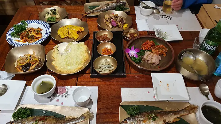 투데이 맛있는 메뉴 12첩 반상 보리굴비 한정식 부산 연산동 맛집