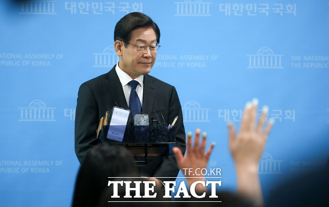  이재명 "4일 중 3일 압수수색 당했다..굿하는 무당인지 수사하는 검찰인지"