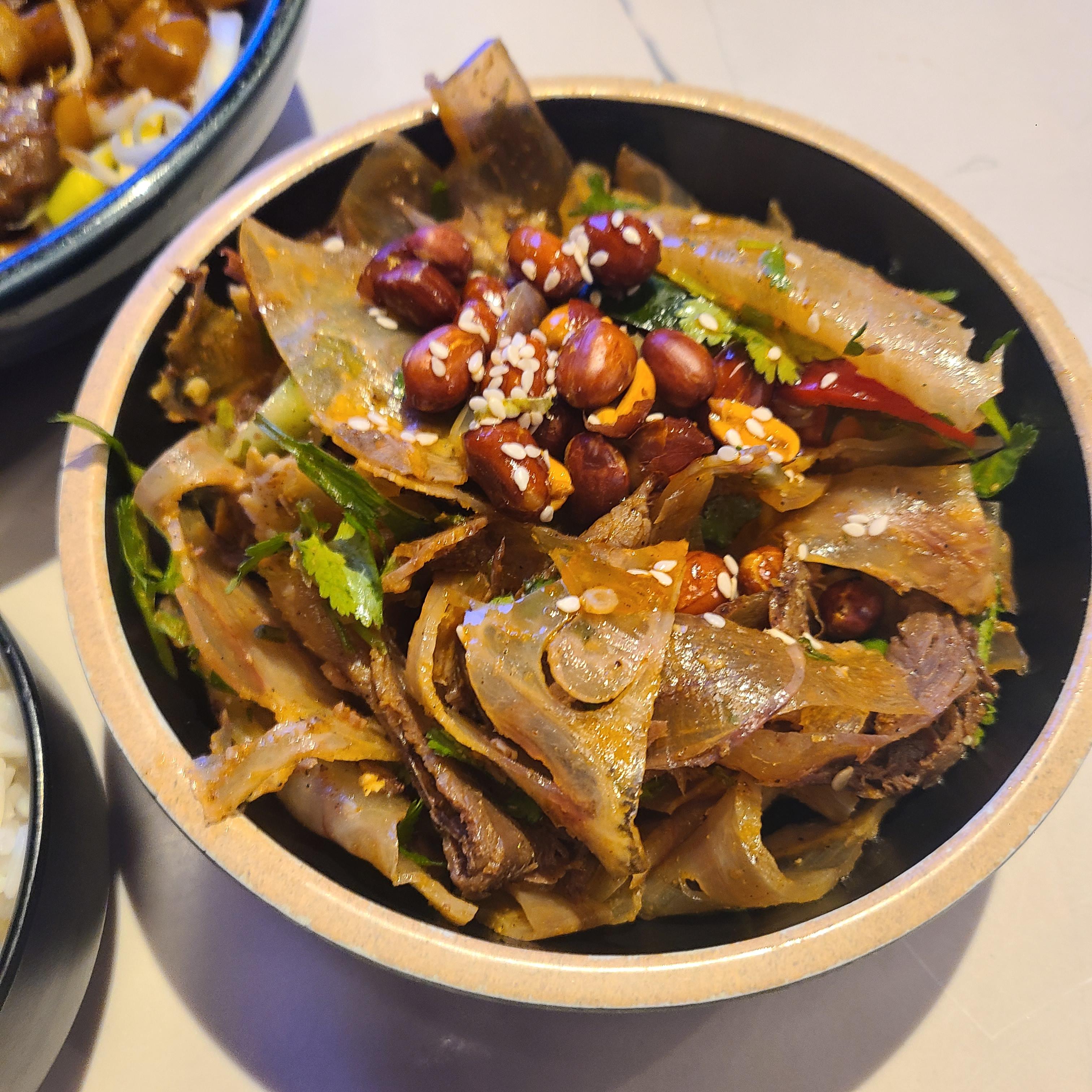 매운 소고기 힘줄 요리(Spicy Beef Tendon)