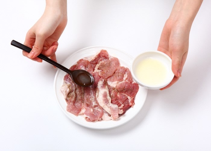 돼지고기-소금-후추-청주-생강-양념