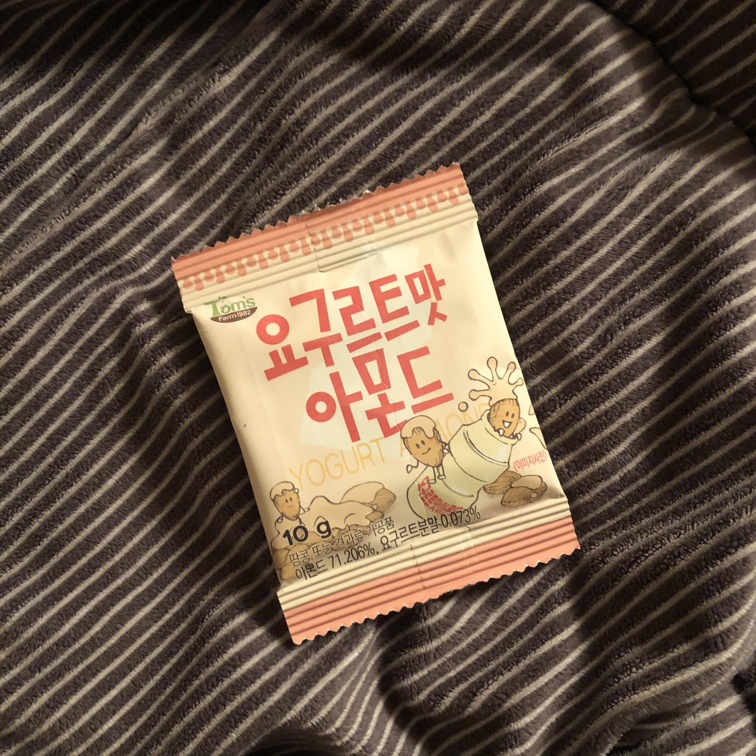   갈림양행 Tom's farm 탐스팜 시리즈, 요구르트맛아몬드.