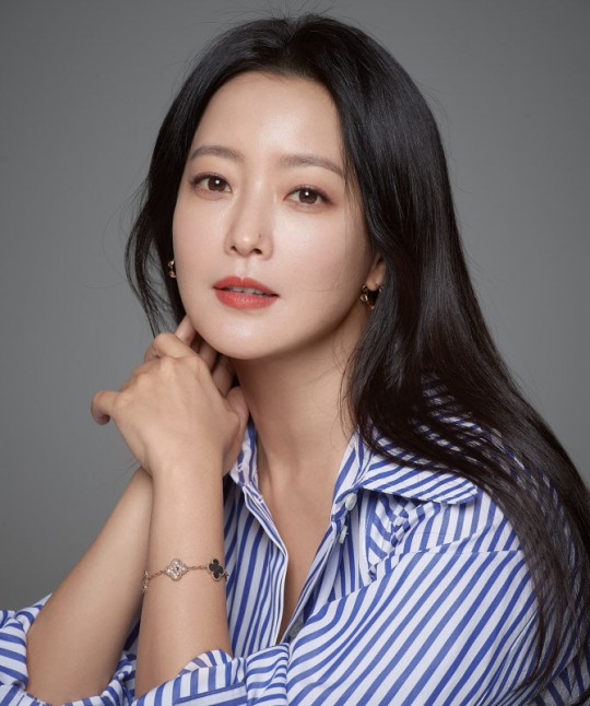 김희선 프로필 - 배우 - 탤런트 - 영화배우 - 영화 - 드라마 - 수상 - 작품활동