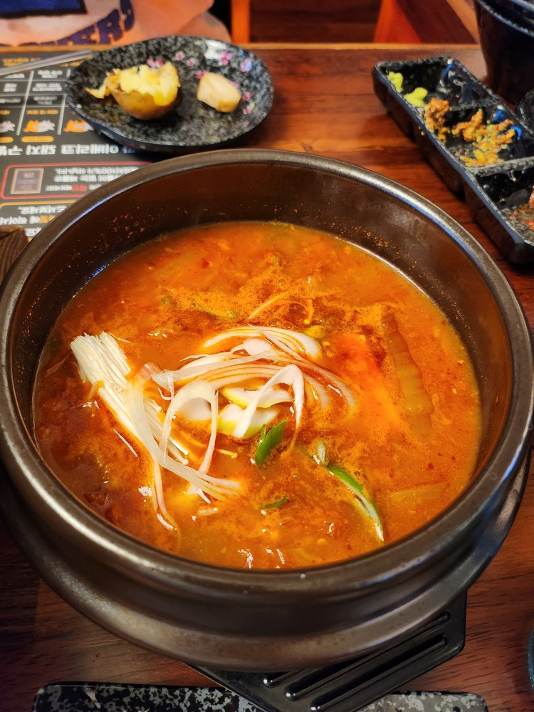 바른고기의 김치찌개