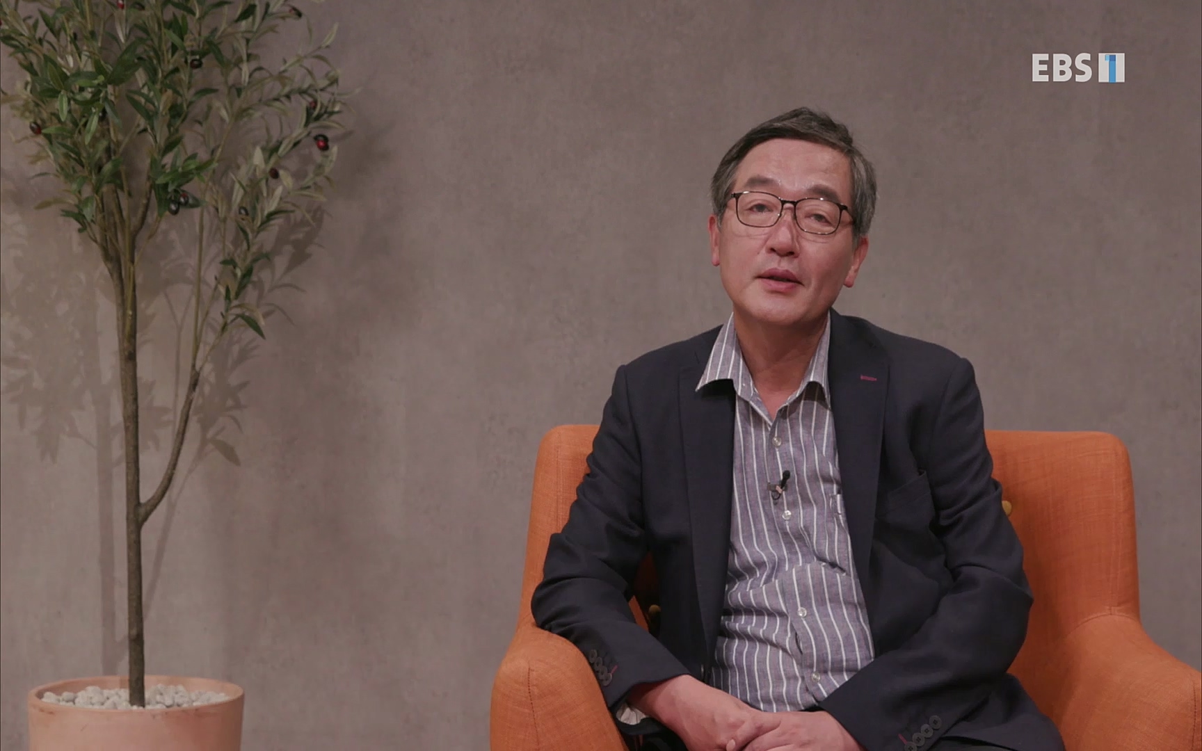 EBR - EBS Business Review4강. 작은 아첨도 경계하라.mp4_20220320_185433.417.jpg