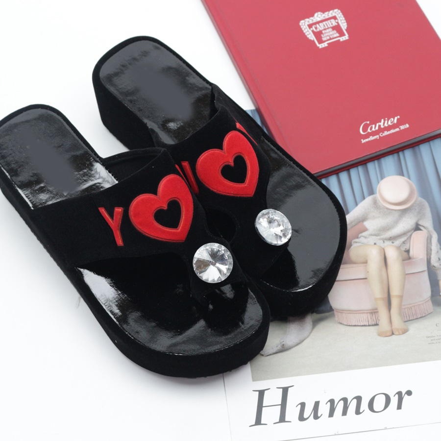  쿠션감 좋은 주얼리 레터링 5.8cm 엄지쪼리 슬리퍼