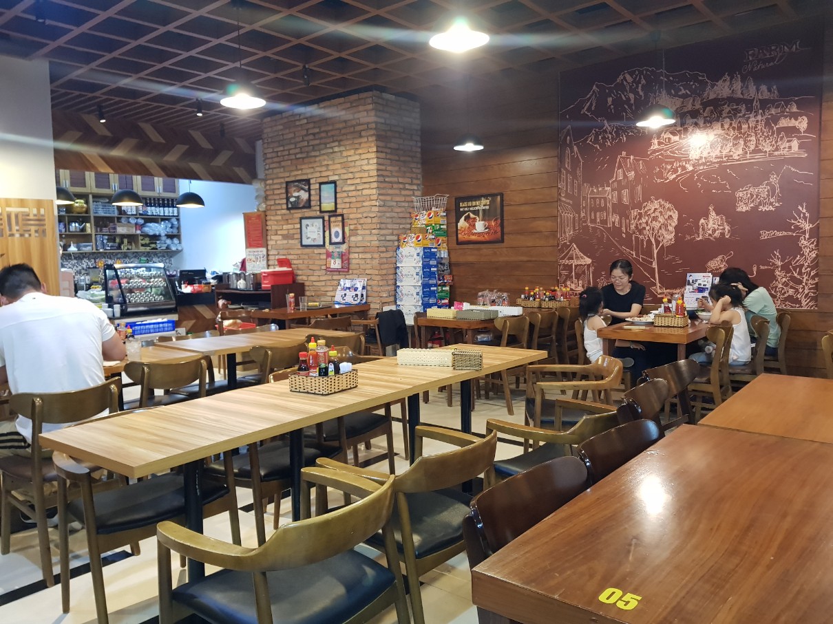 호치민 빈탄군 로컬 맛집 QUAN CO UT - 식당 내부
