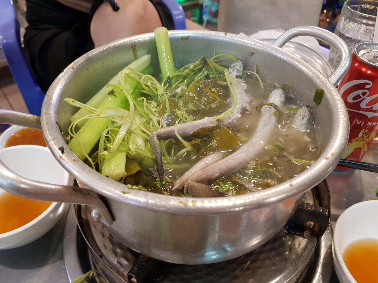 호치민 3군 로컬 맛집 Mua Rung Restaurant - 미꾸라지 핫팟(LAU CA KEO)