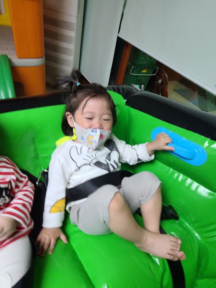 비 영어로 비오는 월요일 그리고 끝나지