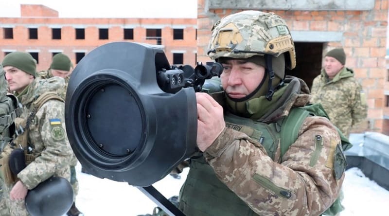 우크라이나에 공급된 휴대용 대전차 무기 'NLAW'...그러나 VIDEO: The NLAW Missiles The U.K. Rushed To Ukraine May Only Be Useful In Desperate Circumstances
