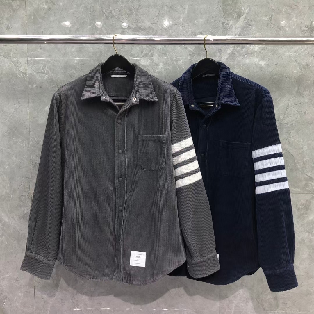  [THOM BROWNE] 톰브라운 가먼트 다이 코듀로이 4-바 스냅 프론트 셔츠 자켓 MJO145A07471025 (2 COLOR)