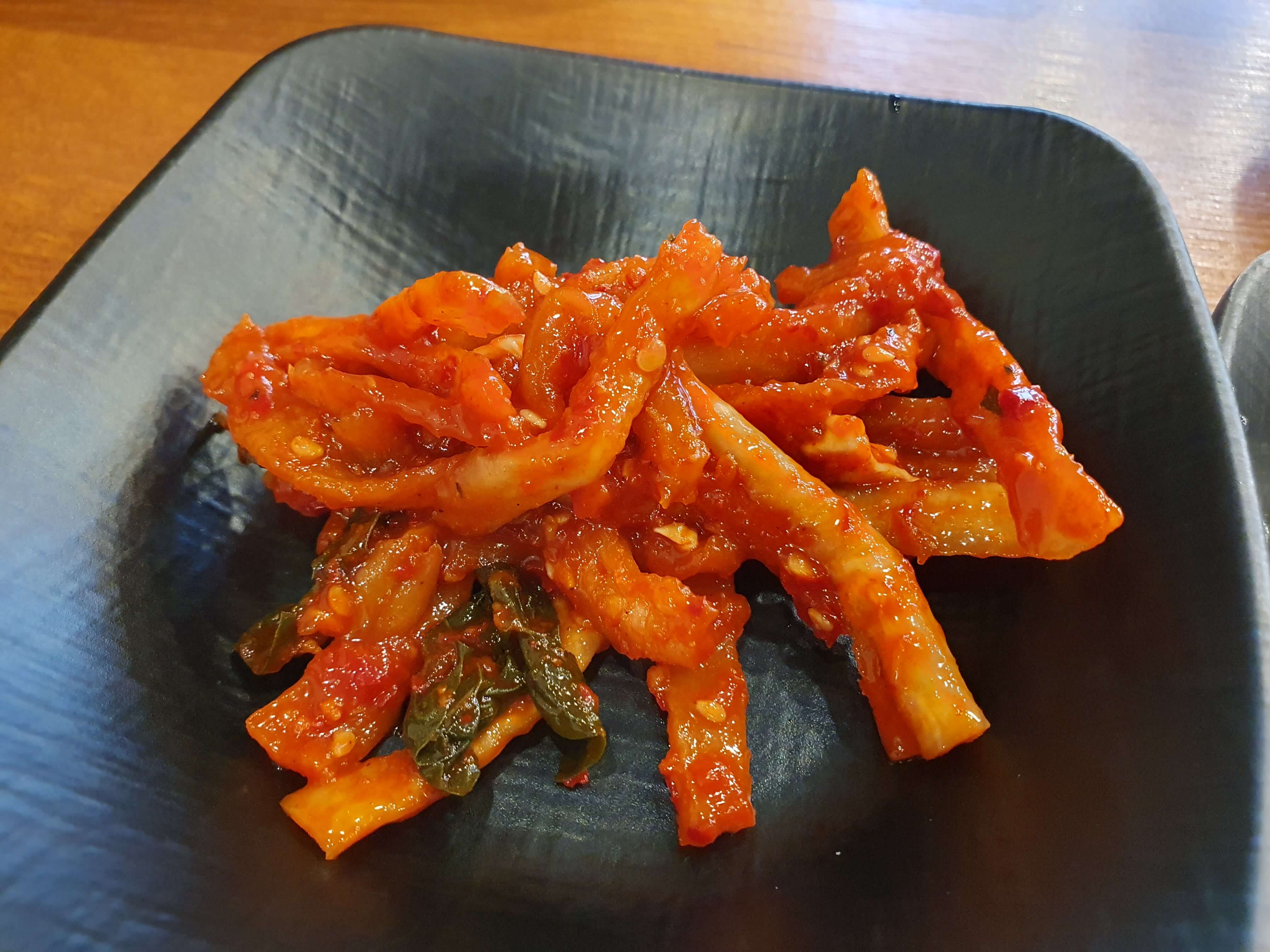 초읍동(어린이대공원) 한방왕족발 무말랭이