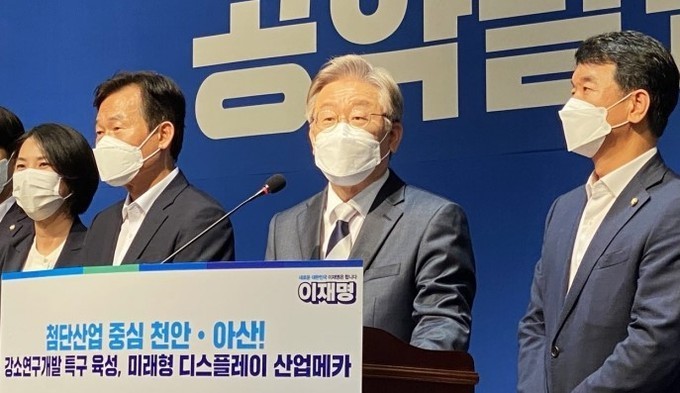  민주당 첫 경선 이재명 압승 대세론 굳히나?