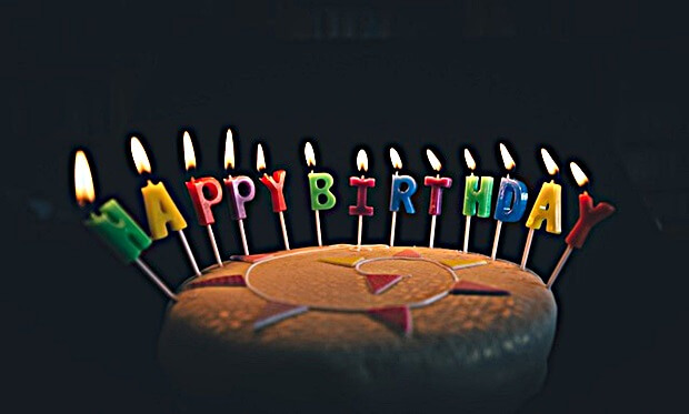 생일-케이크-13개-촛불-소원이-담겨-있다.