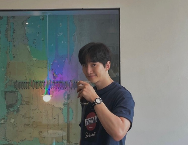 이준호 팔뚝
