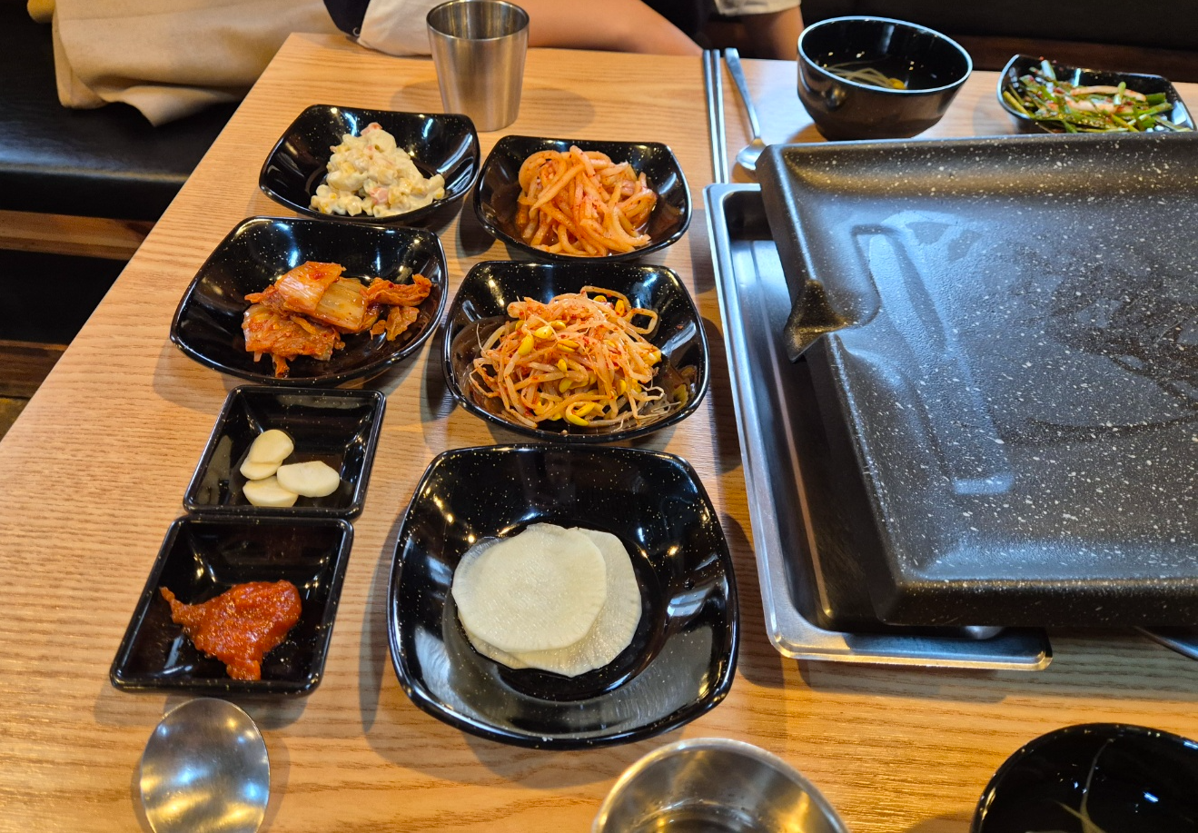 별미돈 기본반찬