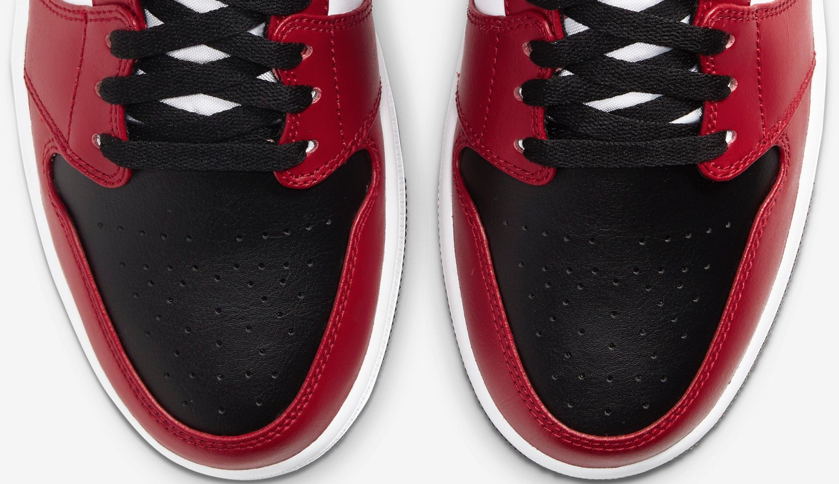  조던 1 짐 레드 미드 시카고 블랙토 ( Jordan 1 Gym Red Chicago Black Toe) - 5/16 오전 10시