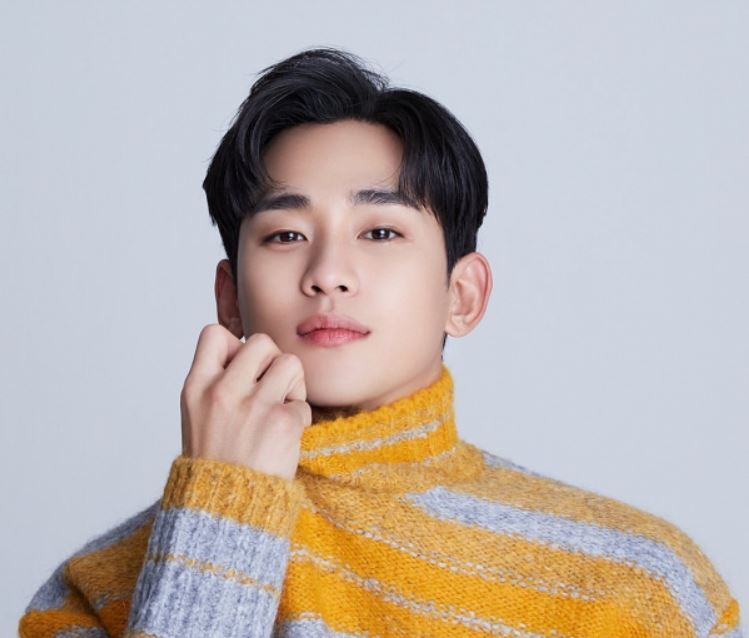  김수현, 추운 겨울 녹이는 '훈훈' 비주얼 한결 같이 잘생긴 조각 미남