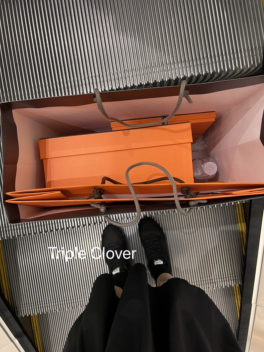 에르메스 이스케이프 여성 스니커즈 블랙 원피스 샷