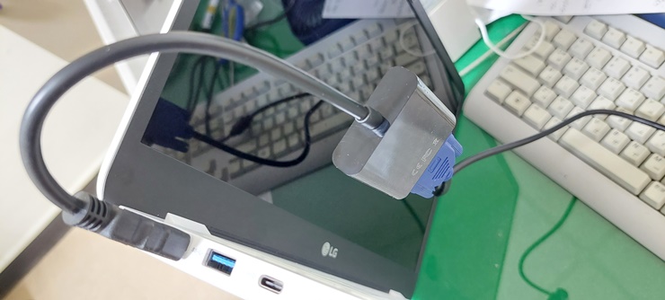 노트북에 변환케이블 연결