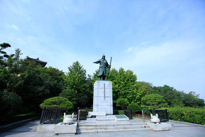 이순신 동상