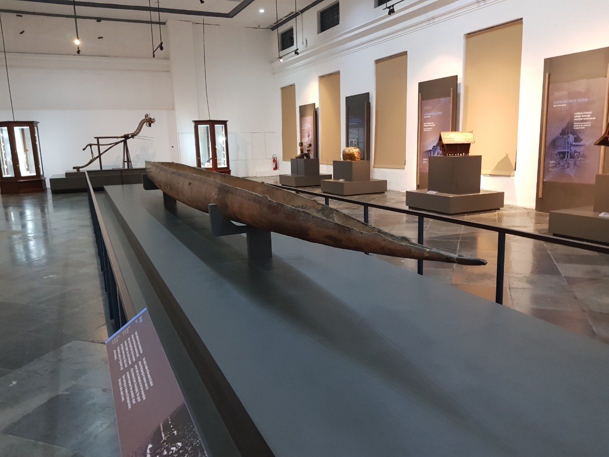 자카르타 인도네시아 국립 박물관(Museum Nasional Indonesia) - 전통 카누