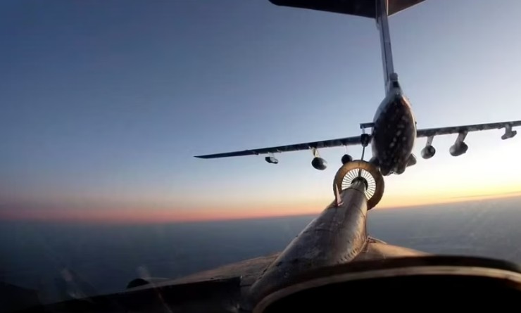 영국 타이푼 전투기 긴급 출격...러시아기 영공 접근으로 긴박했던 순간 VIDEO: Dramatic moment RAF jets keep Vladimir Putin's bomber in check 