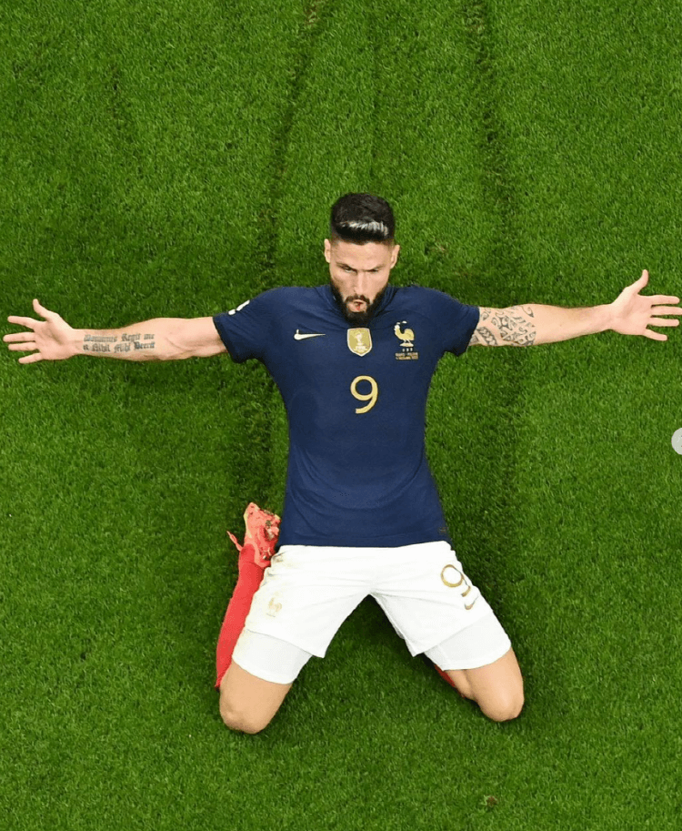 올리비에 지루가 티에리 앙리의 월드컵최다골 51골의 넘어 52골의 새로운 기록을 쓰다