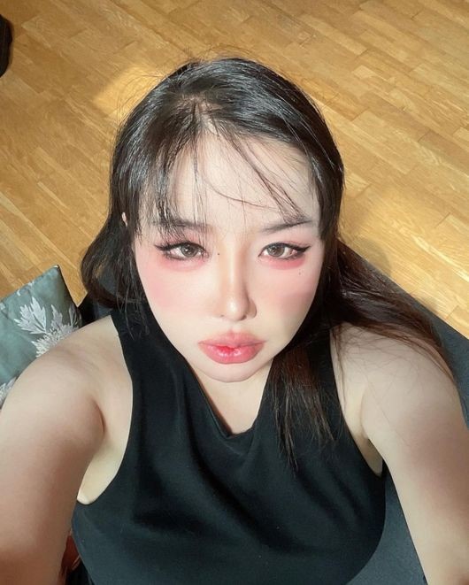  박봄, 40대 앞두고 확 바뀐 비주얼! 화장으로 다이어트 효과 [사진]