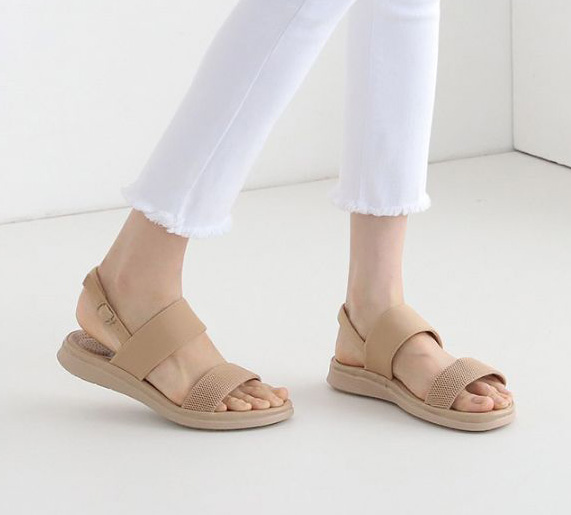  쿠션감이 좋아 편안한 2cm 샌들