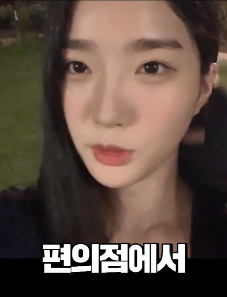 편의점 직원이 아이돌 손님 이마를 때린 이유