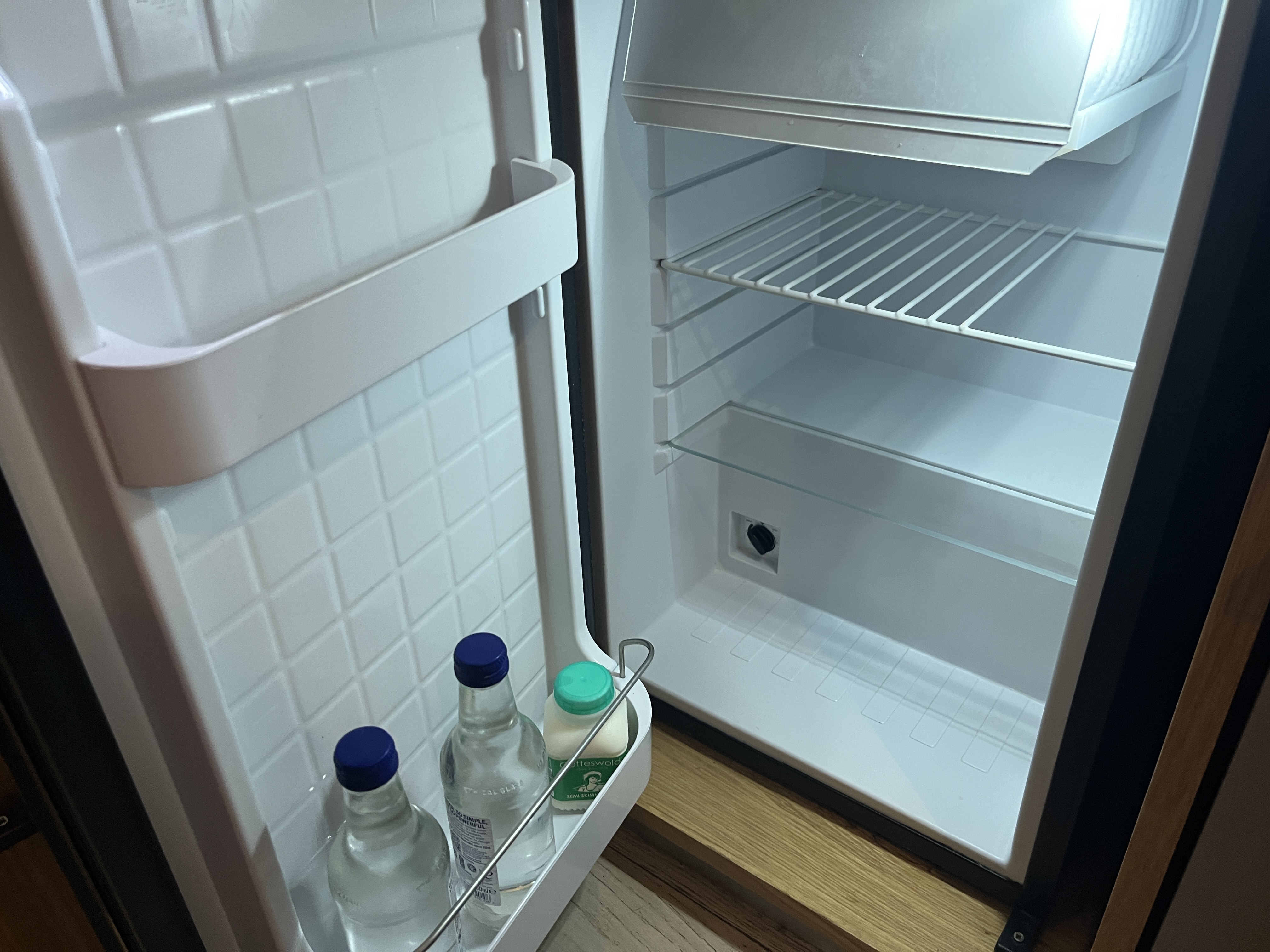 런던호텔냉장고-물무료