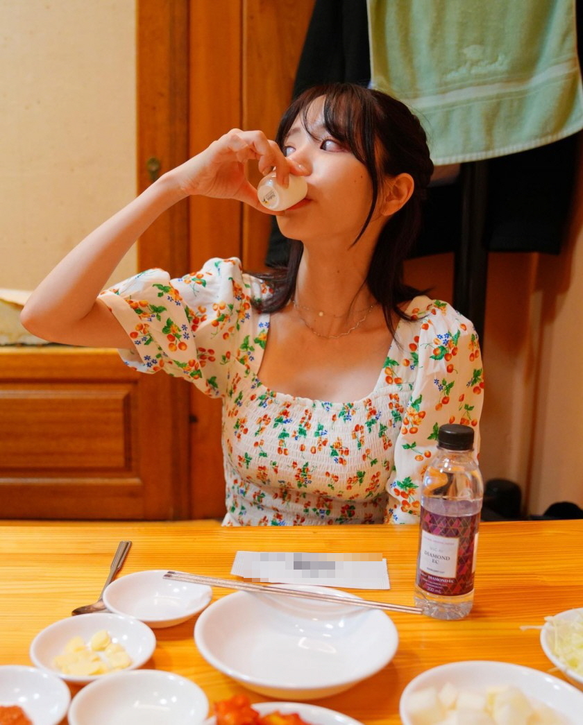  귀여운 일본 배우 모모노기 카나 삼계탕 인스타그램 사진