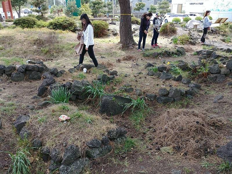 제주4.3평화기행. 너븐숭이 애기무덤. 아이가 있는 아빠로서 가장 가슴아픈 곳이었다.