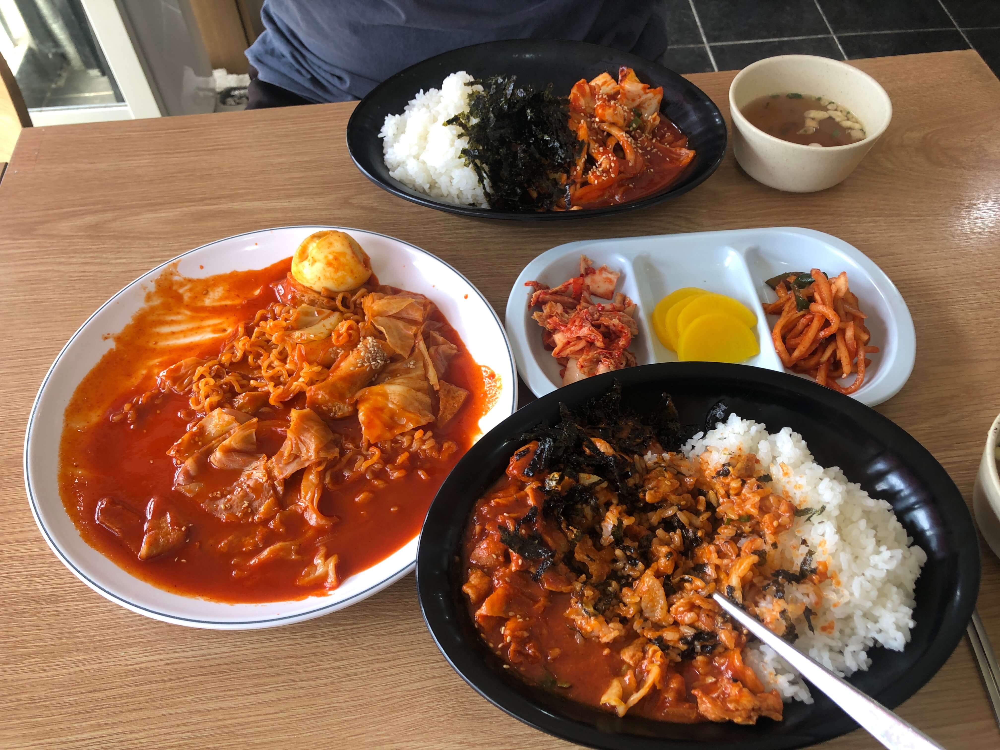 민수랜드-소풍가는날 제육덮밥 라볶이 오징어덮밥