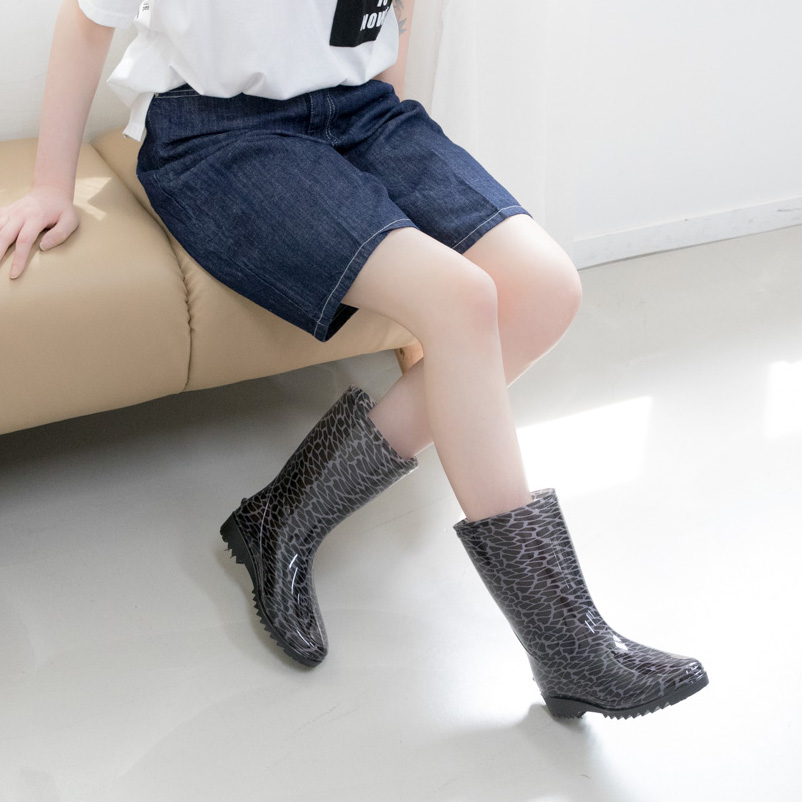  빅사이즈까지 패턴이 이쁜 3cm 미들 장화 레인부츠