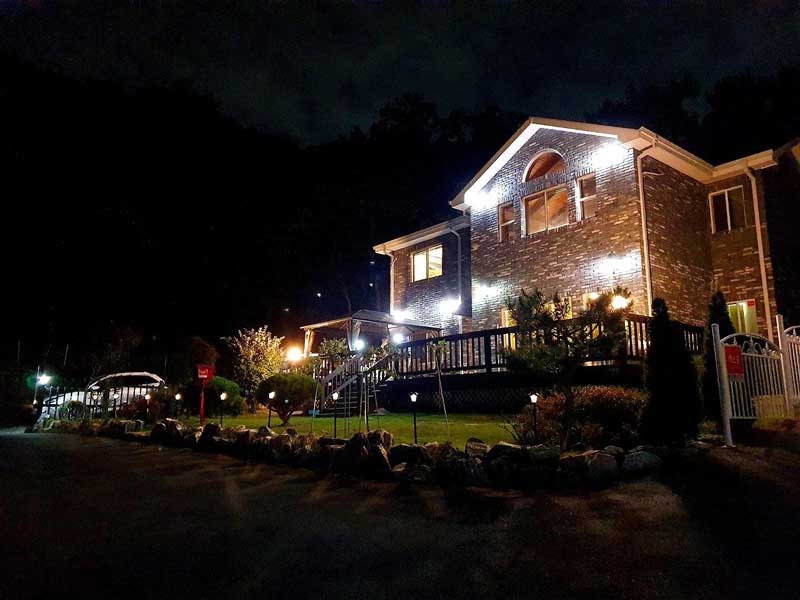 용인 양지 전원주택 밤에 찍은 모습