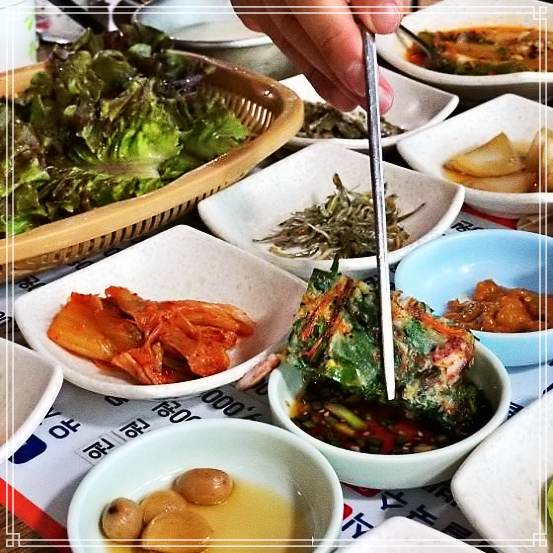  8월 28일 생생정보 남해 다랭이 마을 멸치 쌈밥, 생선구이 믿고 떠나는 스타 배우 서권순 고향 톳 멍게 비빔밥, 유자 막걸리 맛집 위치