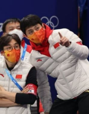 베이징 올림픽 중국 쇼트트랙 김선택 감독과 안현수 코치