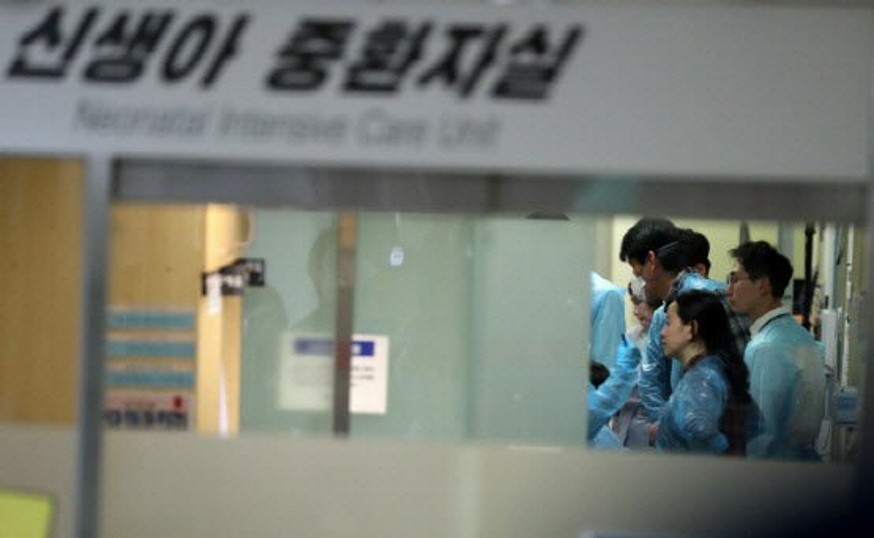  이대목동병원 중환자실 신생아 4명 집단 사망 사건, 의료진 전원 최종 무죄 (양천구 안양천로 1071 / mokdong)