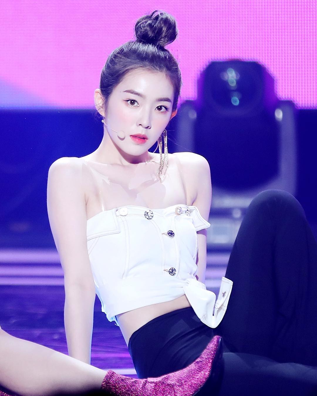  아이린 사과머리 화이트 오프숄더 무대 의상 사진 움짤 모음