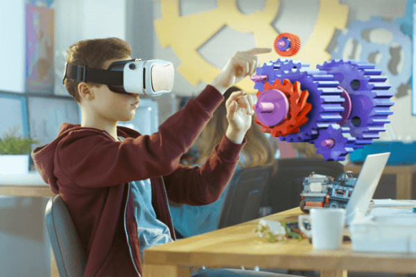 가상현실VR안경을-착용한어린이가-VR체험을-하는모습