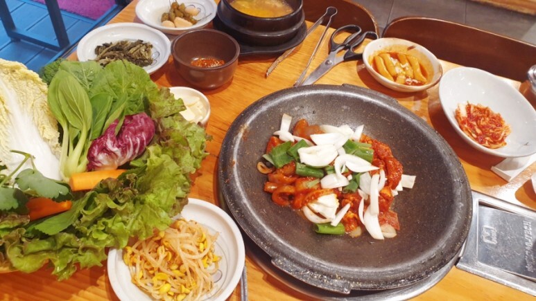  낙성대 맛집 쌈밥정식 시골집과 분위기 좋은 오페라빈로스터스