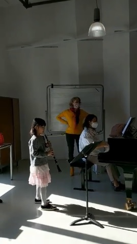  파리에서 8살 오보이스트 주사랑