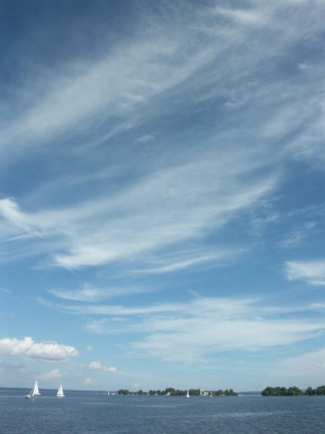 킴제호수-푸른하늘